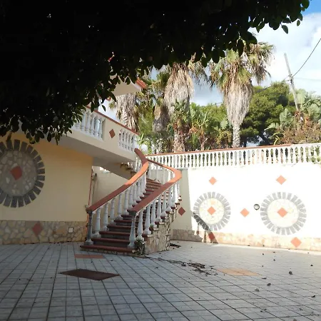 Mr. Antonio Houses 1 *